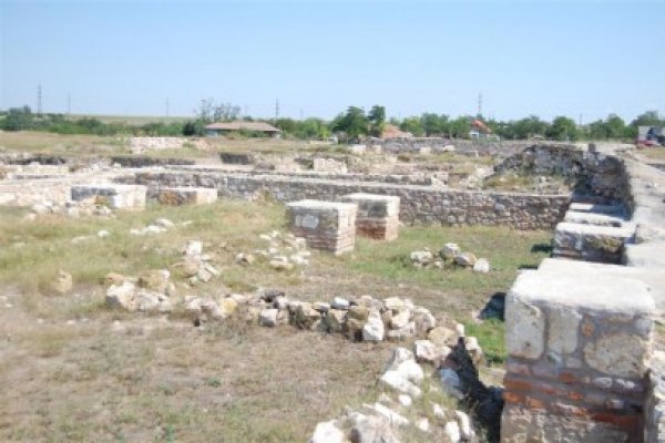 Administratorii firmelor desemnate de CJC să se ocupe de reabilitarea Tropaeum Traiani şi a cetăţii Capidava, trimişi în judecată